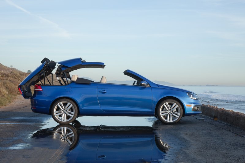 Volkswagen’s clever retractable top design is complemented in the Eos by a potent engine.