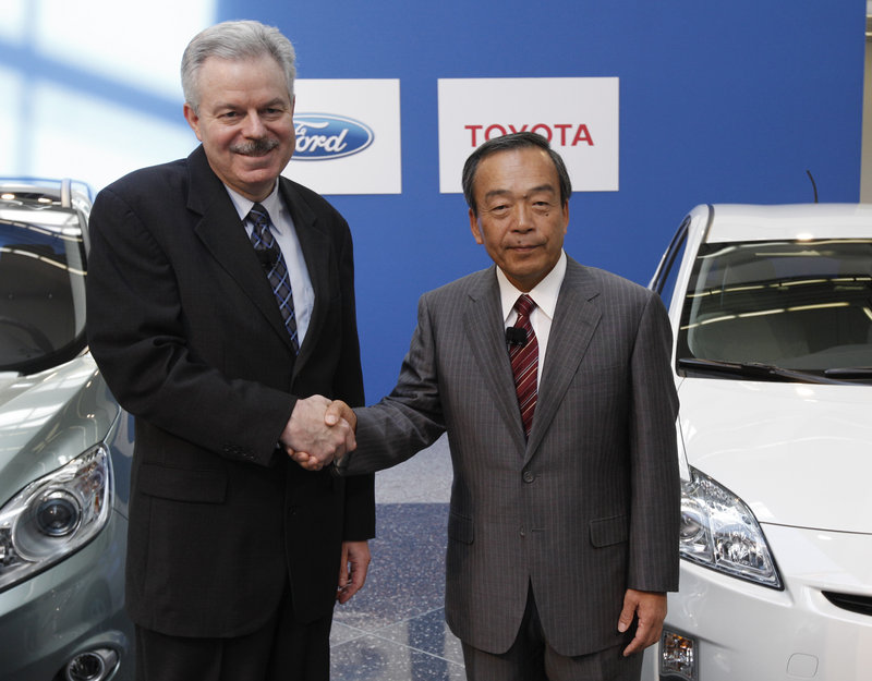 The Associated Press Derrick Kuzak, Ford’s product development chief, left, and Takeshi Uchiyamada, Toyota’s head of research and development, shown at a news conference in Dearborn, Mich., on Monday, have teamed to develop more fuel-efficient trucks.