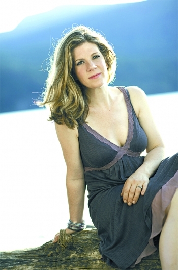Dar Williams performs on Oct. 21 at Stone Mountain Arts Center in Brownfield.