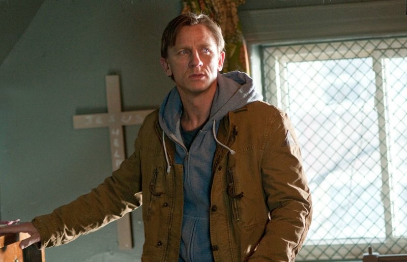 Daniel Craig tries to get to the bottom of a grisly murder in "Dream House."