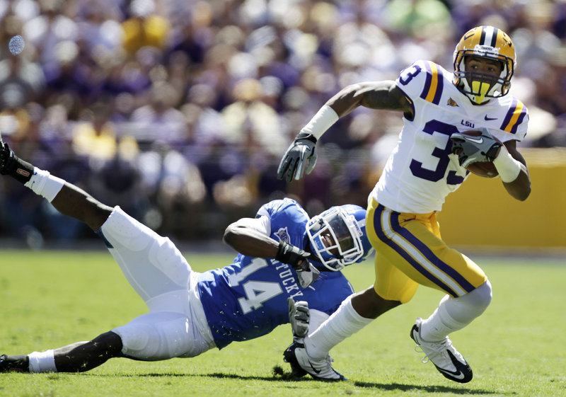 Odell Beckham Jr. breaks a tackle attempt by Kentucky’s Anthony Mosley and turns upfield on the way to a touchdown in top-ranked LSU’s 35-7 win Saturday.