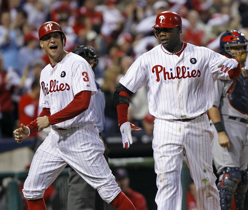 Ryan Howard, right, and Hunter Pence celebrate after Howard’s three-run homer that gave the Phillies a 4-3 lead in the sixth inning on the way to an 11-6 win over the Cardinals.