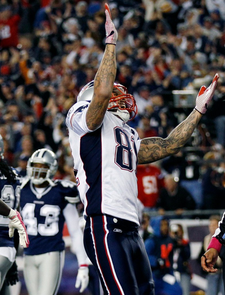 Hernandez celebrates his late-game 8-yard touchdown catch.