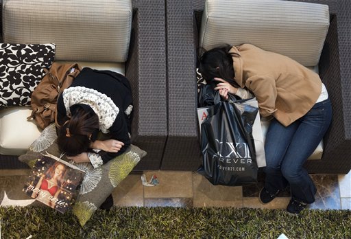 Black Friday shoppers take a rest at Westfield Galleria at Roseville in Sacramento, Calif., on Friday, Nov. 25, 2011. (AP Photo/The Sacramento Bee, Hector Amezcua) MAGS OUT; TV OUT; MANDATORY CREDIT 20111125_ha_blackfriday0270.jpg