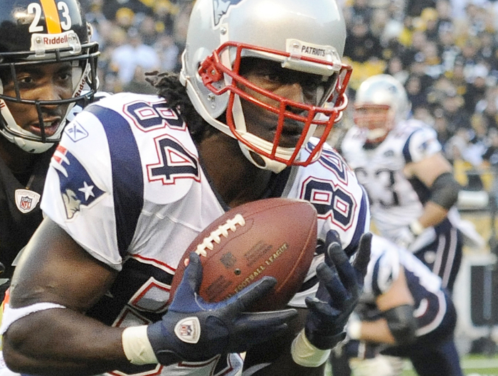 New England Patriots wide receiver Deion Branch pulls in a touchdown pass in front of Pittsburgh Steelers defensive back Keenan Lewis in last Sunday's game.