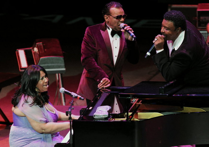 Aretha Franklin sings with Ronald Isley, center, and Dennis Edwards at the end of the Rock Hall's American Music Masters concert honoring her in Cleveland in 2014.