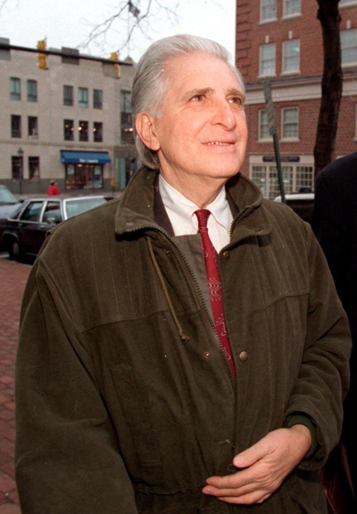 William Aramony, who died Friday at 84, built the United Way of America into one of the nation’s best-known charitable groups, but he served a six-year prison sentence for fraud and tax evasion related to a scandal involving the agency he had led.