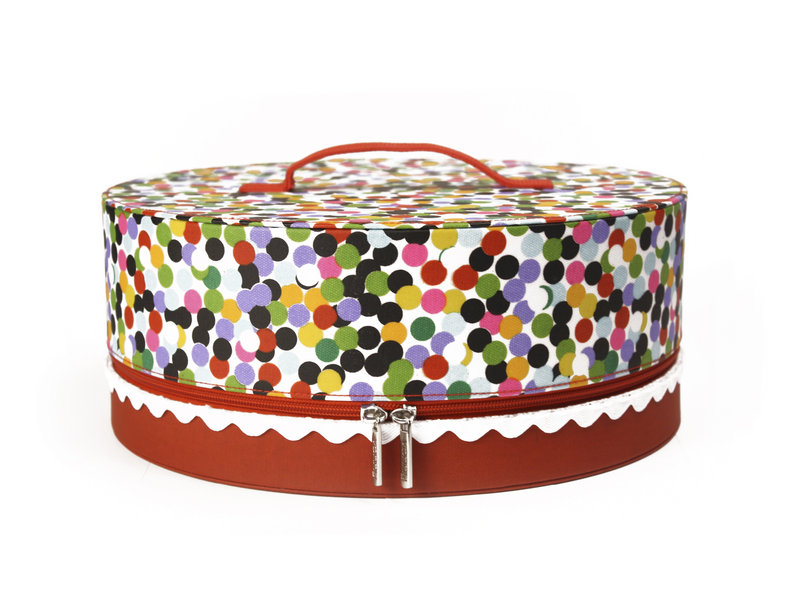 A sturdy round zippered pie carrier from Vonny.