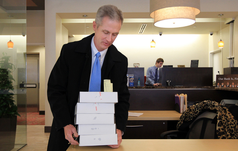“It’s a nice touch,” said Regional President of Carrollton Bank Scott Larson, who picked up apple pies on his way to the bank in Clayton, Mo., last month. The bank gives fresh pies to customers who open new accounts.