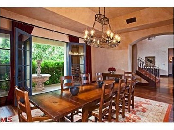 The dining area of the house that Avril Lavigne sold to Chris Paul.