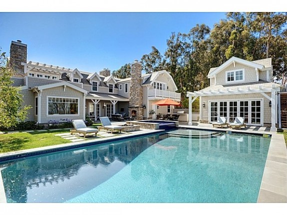 TV host Howie Mandel's Malibu home has six bedrooms and sits on an acre of land with ocean views.