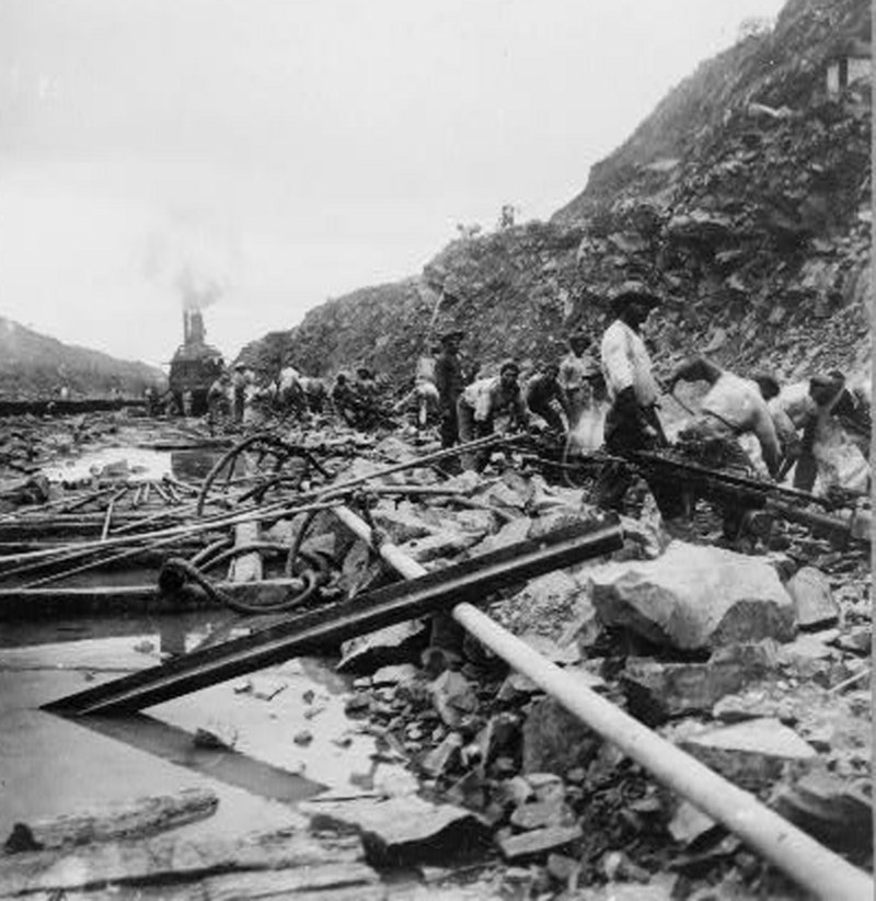 In this historical photo, workers are shown constructing the Panama Canal in 1909.