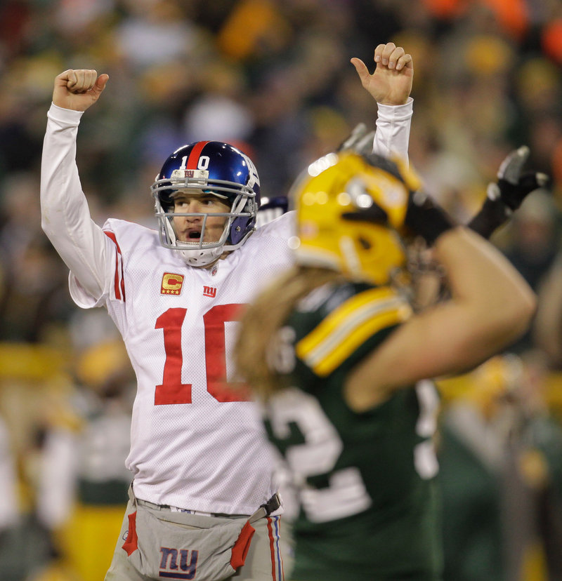 Eli Manning celebrates a 37-yard TD pass to Hakeem Nicks to end the first half in Sunday’s playoff game at Green Bay, Wis. The Giants knocked off the Packers 37-20 to reach the NFC championship game.