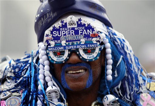 "Super fan" Michael Hoyson spreads a welcome message outside Lucas Oil Stadium in Indianapolis on Tuesday.