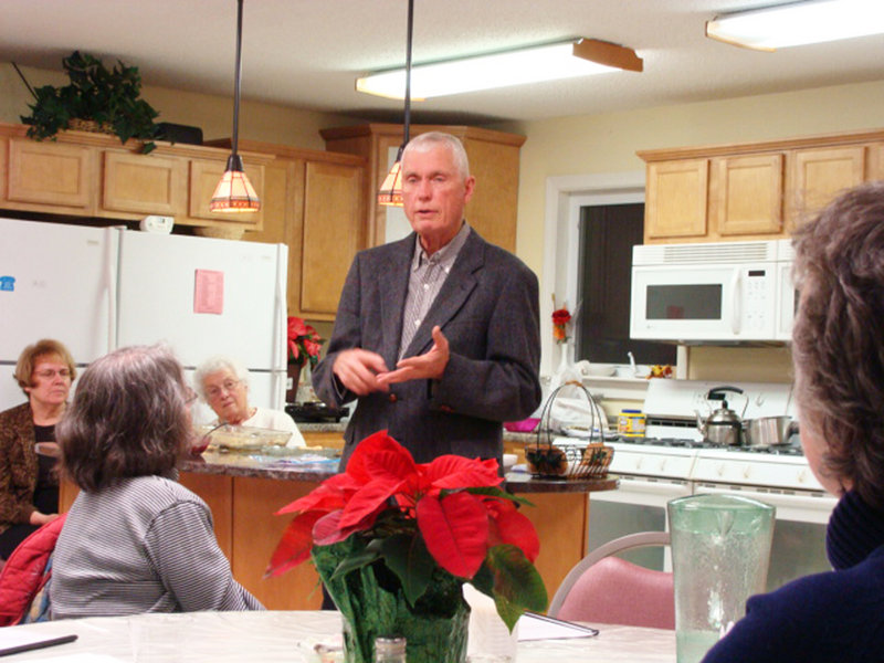 Dr. Gaylen Johnson talks about the connection between diet and health at a recent cooking class.