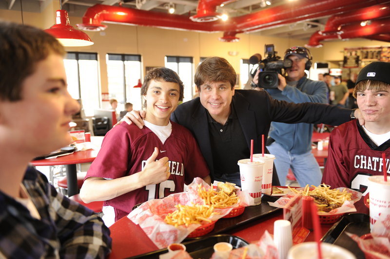 Rod Blagojevich poses Thursday with Chatfield High students, from left, Dylan Sorenson, Sage Dugas and Bryce Kuschel, at a Littleton, Colo., eatery where the former Illinois governor had lunch before turning himself over to the Federal Correctional Institution Englewood in Littleton.