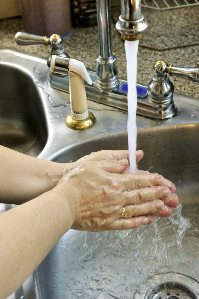 Do wash hands frequently when handling eggs, meat and other foods.