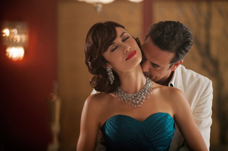Olga Kurylenko and Jeffrey Dean Morgan in the new Starz drama “Magic City,” set in a hotel built with Mafia money.