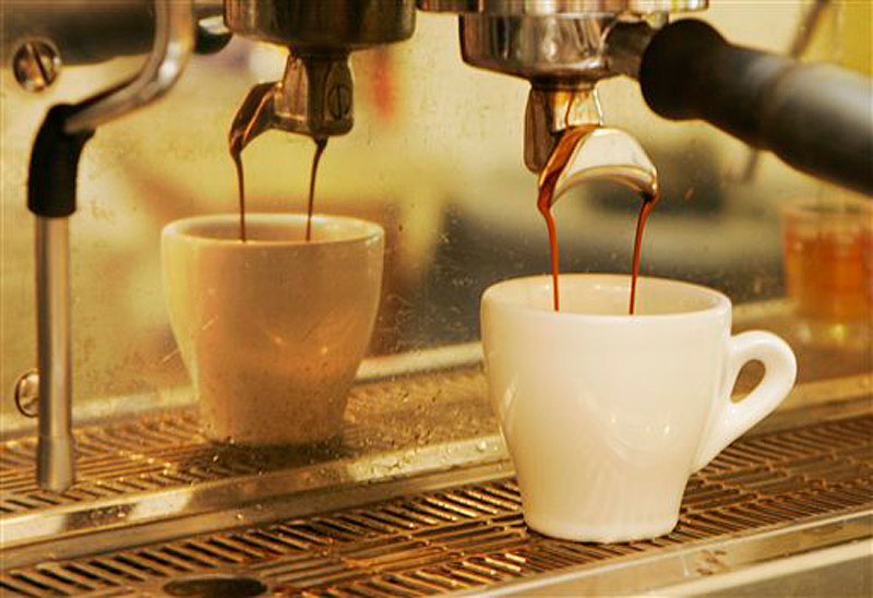 In this Thursday, Aug. 14, 2008 photo, espresso flows into a cup at a coffee house in Overland Park, Kan. A large U.S. federal study concludes people who drink coffee seem to live a little longer. Researchers saw a clear connection between cups consumed and years of life. Whether it was regular or decaf didn't matter. The results are published in the Thursday, May 17, 2012 New England Journal of Medicine. (AP Photo/Orlin Wagner)