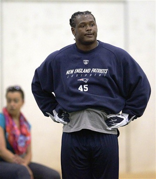 New England Patriots rookie linebacker Dont'a Hightower catches his breath during NFL football rookie minicamp at the team's facility in Foxborough, Mass., Friday, May 11, 2012. (AP Photo/Stephan Savoia)