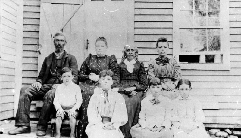 The Loring Wallace family in 1900.