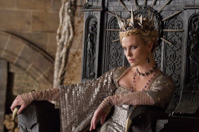 Charlize Theron plays the evil Queen Ravenna.