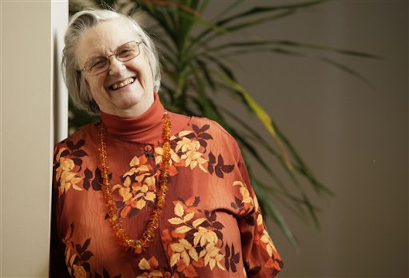 In an Oct. 12, 2009, file photo, Elinor Ostrom poses for a portrait in Bloomington, Indiana, after becoming the first woman to win a Nobel Prize in economics. A university spokesman said Ostrom died from cancer Tuesday, June 12, 2012, at a Bloomington hospital. She was 78. (AP Photo/AJ Mast, File)