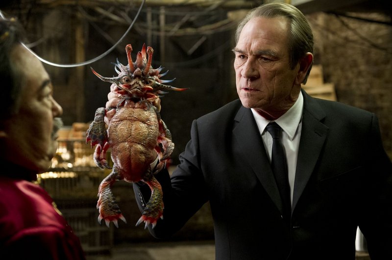 Tommy Lee Jones with one of the aliens in “MIB3.”