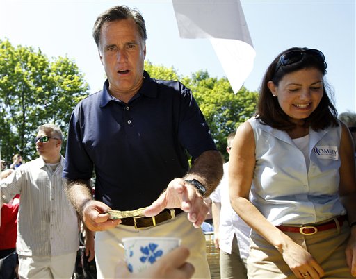 Republican presidential candidate Mitt Romney says President Obama has put the interests of his wealthy campaign donors above the middle class.