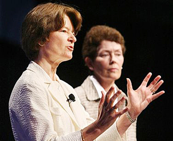 In this 2008 photo made available by the American Library Association, Sally Ride, left, and Tam O-Shaughnessy discuss the role of women in science and how the earth's climate is changing during an conference in Anaheim, Calif.