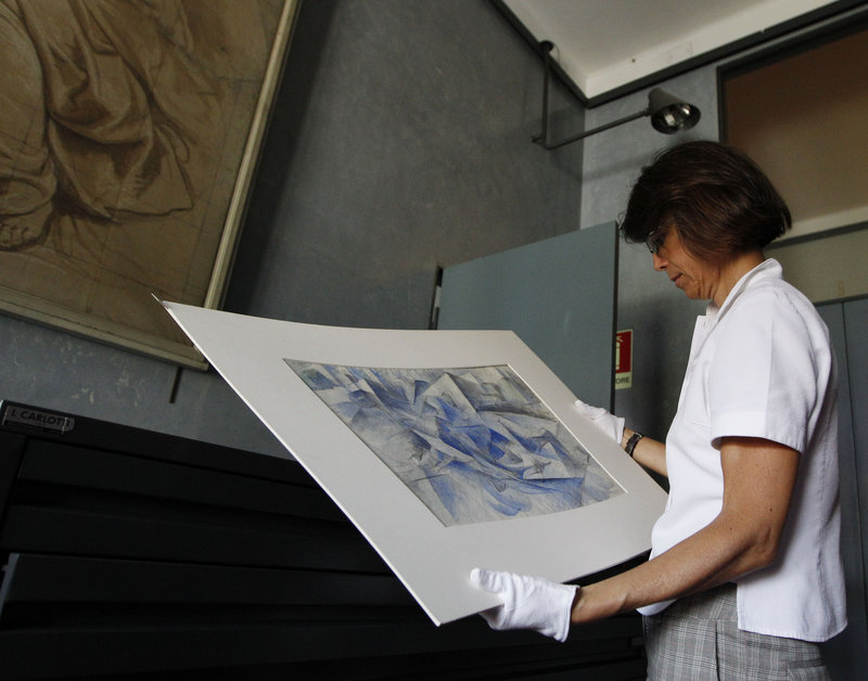 Francesca Rossi, curator of the drawings collection at Milan’s Sforzesco Castle, is challenging the seriousness of the researchers’ methods and contending that they never set foot in the room to scrutinize the works.