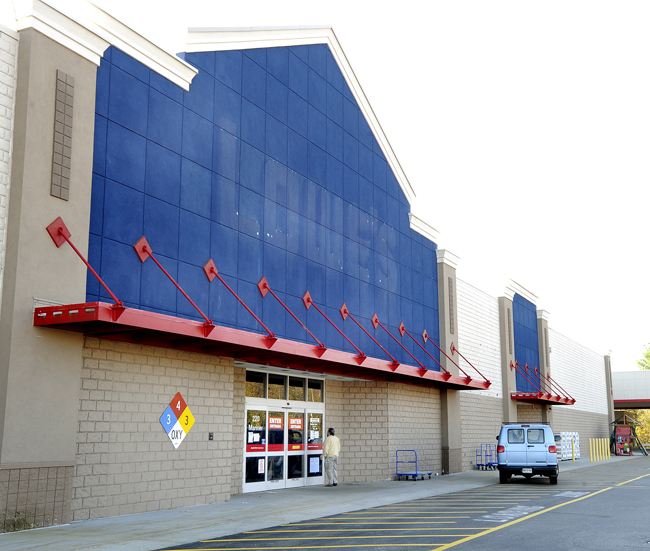 In this October 2011 file photo, a customer reads the closed memo on the door as Lowe's at Biddeford Crossing. The former Lowe's is getting a new tenant and an $11 million makeover.