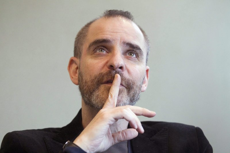 Author David Rakoff, an award-winning humorist whose outlook on life and culture developed a loyal following, died Thursday.