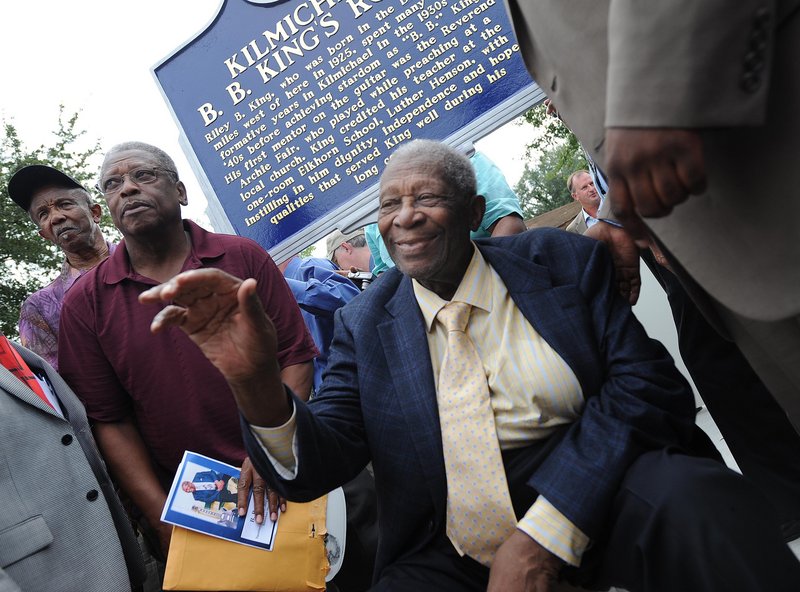 B.B. King waves to a fan in the crowd in the town square in Kilmichael, Miss., earlier this week for the unveiling of the “Roots of B.B. King” Mississippi Blues Trail Marker.