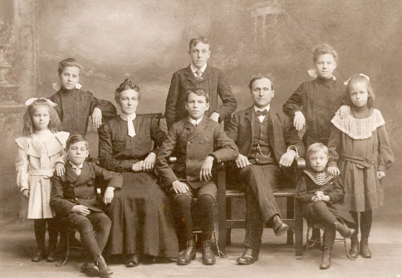 Charles Vermette (b. St-Gervais, Quebec, 1860), Albina (Ouellette) (b. Roxton Falls, Quebec, 1868), and family in 1904. Standing, from left, are: Alice, Marion, Geoffrey, Sylvia, Eva. Seated, from left, are: Albert, Albina, Ludger, Charles, and Benjamin Vermette.