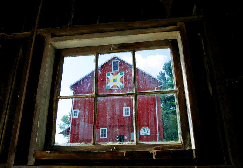 The barn at the Crown Point Ecology Center in Bath Township, Ohio, is adorned with a painted art quilt.