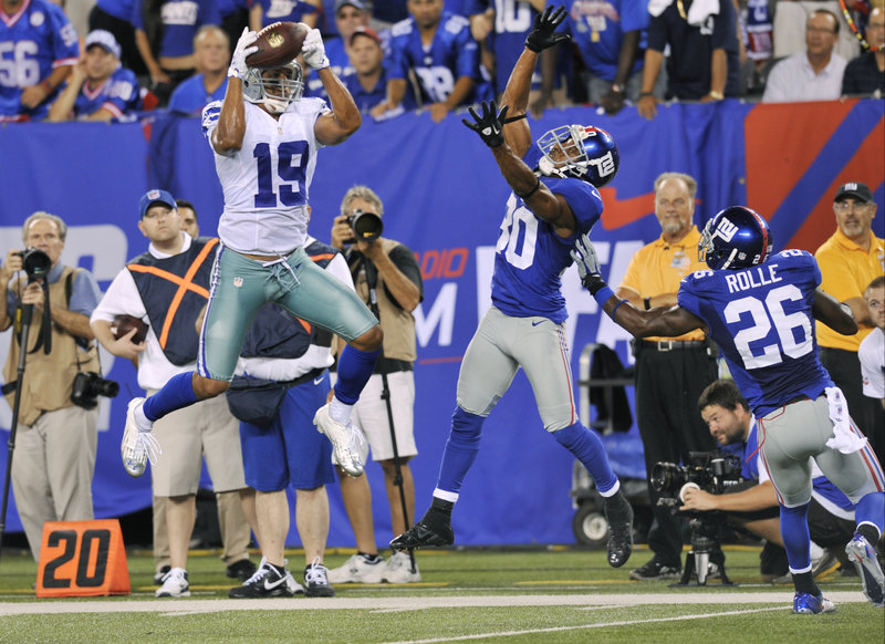 Miles Austin of the Dallas Cowboys hauls in a touchdown pass Wednesday night as Justin Tryon, 30, and Antrel Rolle defend for the New York Giants during the Cowboys’ 24-17 victory in the league opener.