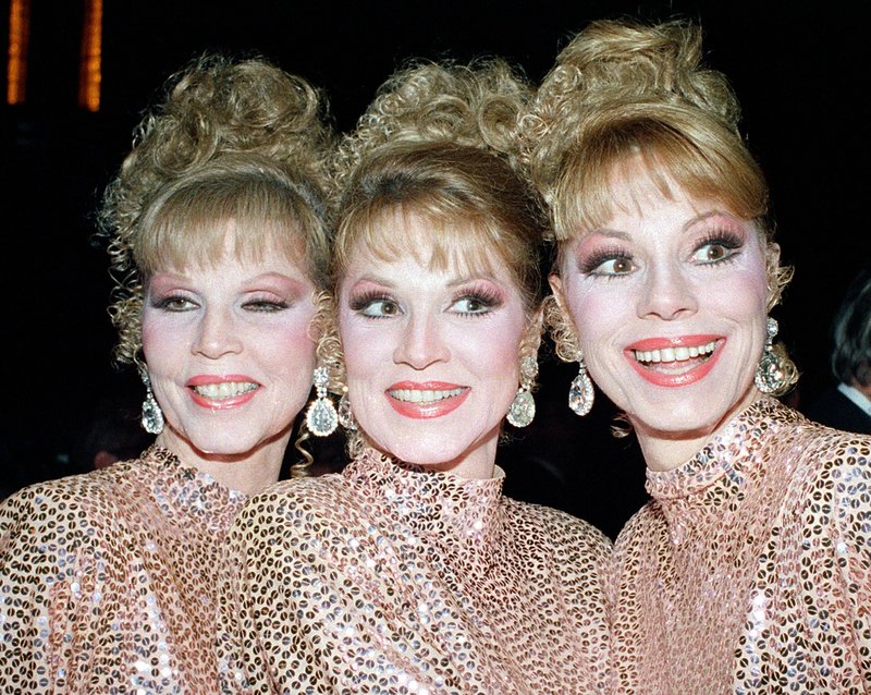 Dorothy McGuire, right, is shown with her sisters Christine, left, and Phyllis at a New York performance in 1986.