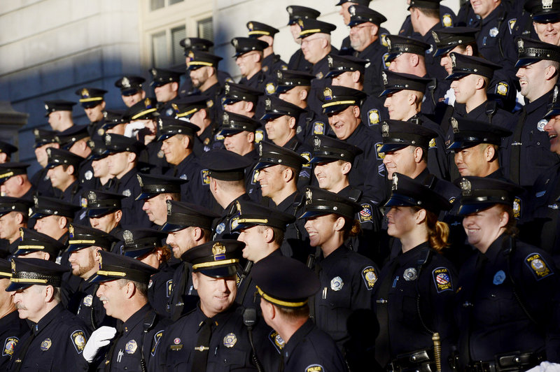 To stay true to the earlier photo, officers wore gloves and their day uniforms rather than dress blues.