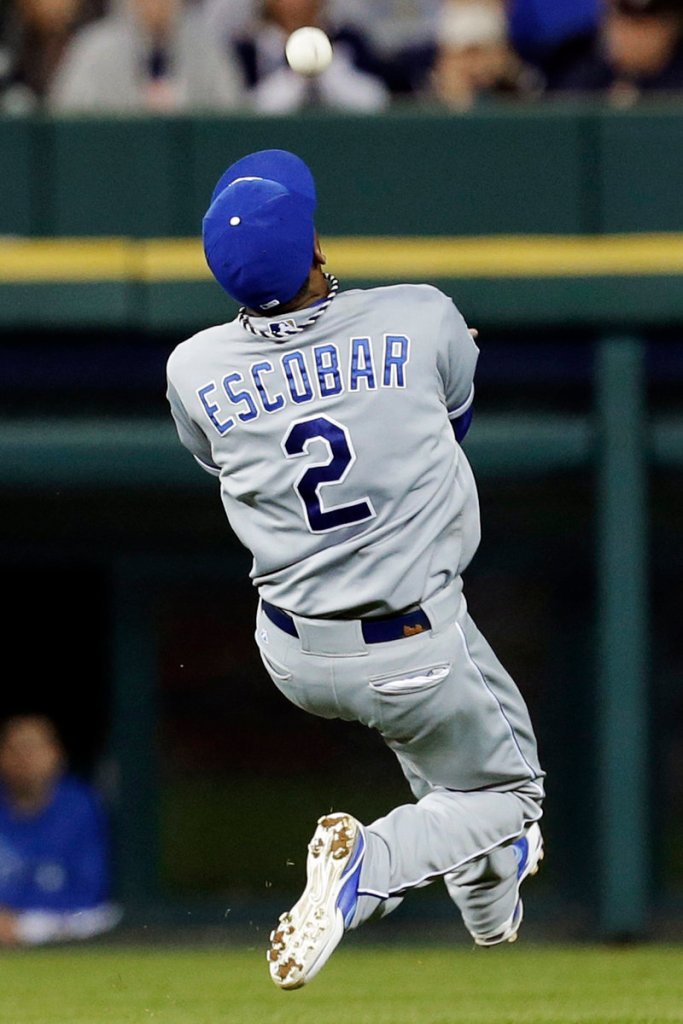 Royals shortstop Alcides Escobar makes a running over-the-shoulder catch in the fifth inning of a 5-4 loss to the Tigers Wednesday at Detroit.