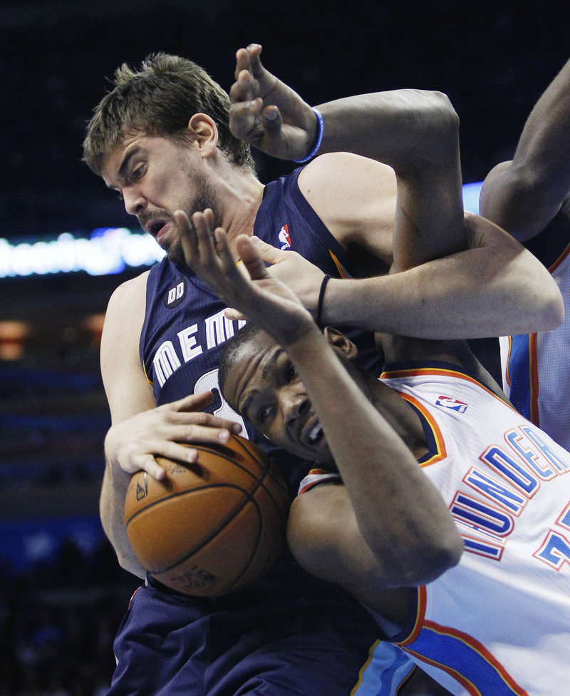 Marc Gasol of the Memphis Grizzlies has a hold on the ball as well as Kevin Durant of the Oklahoma Thunder during Memphis’ 107-97 victory Wednesday night.