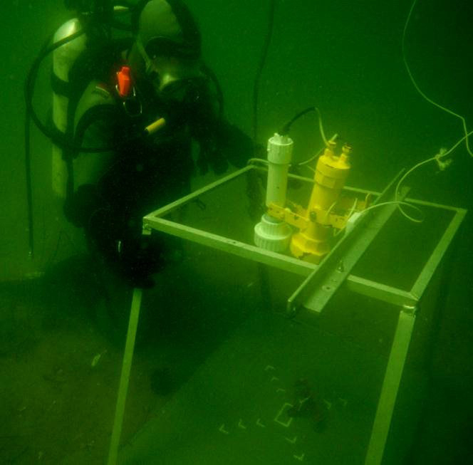 University of Maine graduate student Noah Oppenheim of Falmouth sets up his underwater camera during an experiment that revealed cannibalization among lobsters off Pemaquid Point.