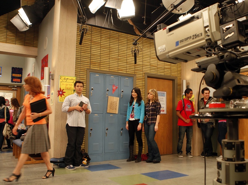 Miranda Cosgrove, center, as “Carly Shay” with Jennette McCurdy, next to Cosgrove, as “Sam Puckett”, Nathan Kress, center left, as “Freddie Benson” and Mindy Sterling, left, playing teacher “Mrs. Briggs” work on the set of “iCarly,” in Hollywood last June.