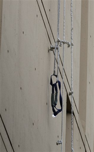 A harness and the end of a rope dangles from a window on the back side of the Metropolitan Correctional Center on Tuesday in Chicago.