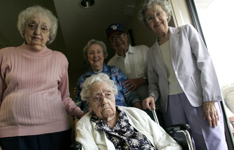 This April 2010 photo shows Dina Manfredini, front, with her family, from left, Mary Russo, daughter, Bernice Manfredini, daughter-in-law, Dante Manfredini, son, and Enes Logli, daughter, at Bishop Drumm Retirement Center in Johnston, Iowa. Guinness World Records posted on its website Wednesday Dec. 5, 2012, that Manfredini, 115, was the oldest person in the world. (AP Photo/The Des Moines Register)