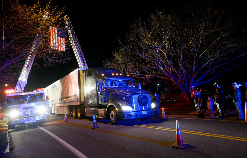 The Wreaths Across America convoy arrives Sunday at Cheverus High School in Portland. The nonprofit will deliver 30,000 wreaths to Arlington cemetery.