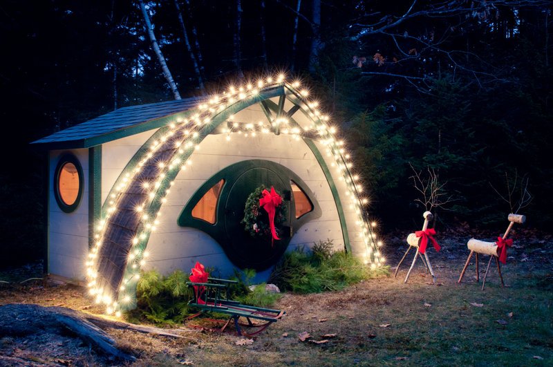 A Hobbit Hole shed is all decked out for the season.