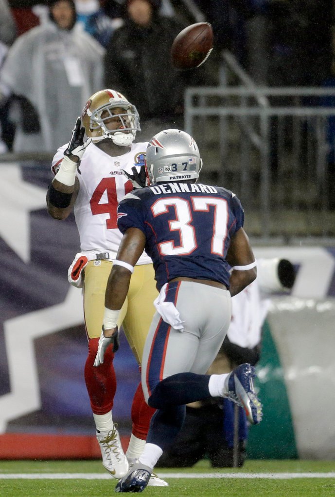 San Francisco tight end Delanie Walker catches a touchdown pass in the second quarter Sunday night behind Alfonzo Dennard of the Patriots. The 49ers blew a 31-3 lead but pulled out a 41-34 win.