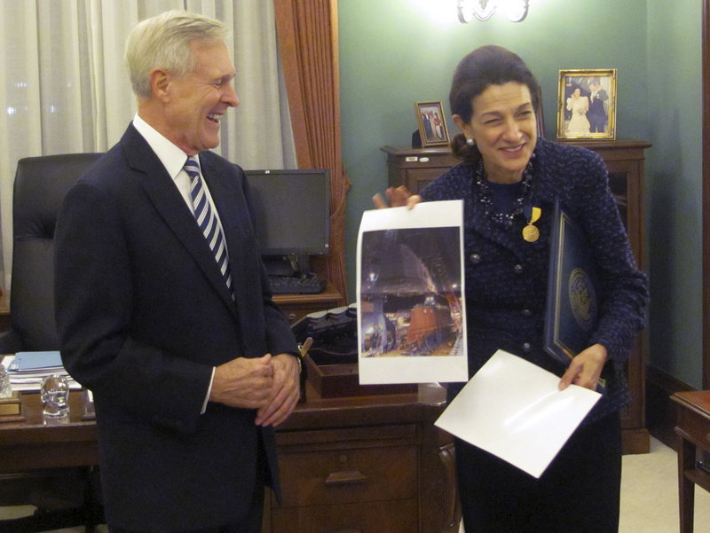 Sen. Snowe shows a picture of the Navy destroyer under construction at Bath Iron Works to Secretary of the Navy Ray Mabus, who presented Snowe with the Navy’s Distinguished Public Service Award.