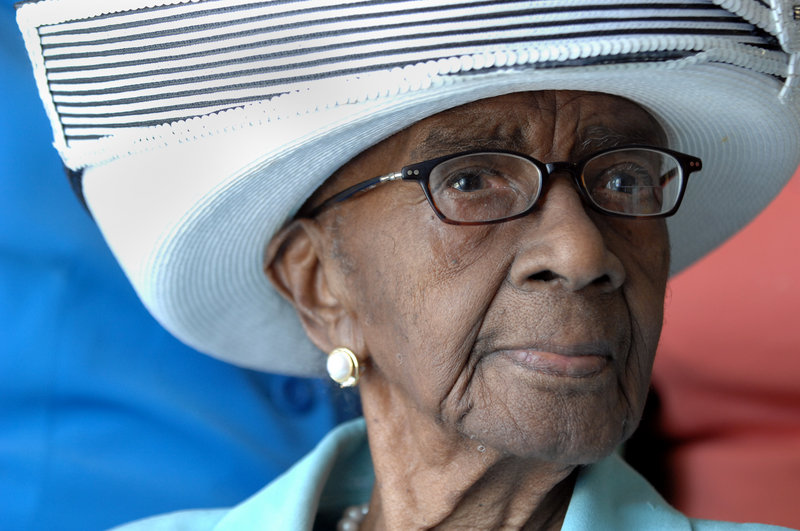 Mamie Rearden of Edgefield, S.C., a 114-year-old woman who was the oldest living U.S. citizen, has died.